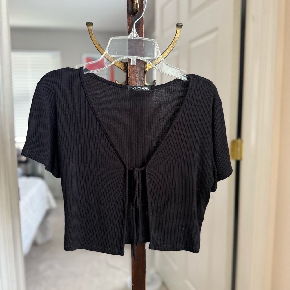 Fashion Nova Black V-Neck Tie Crop Top